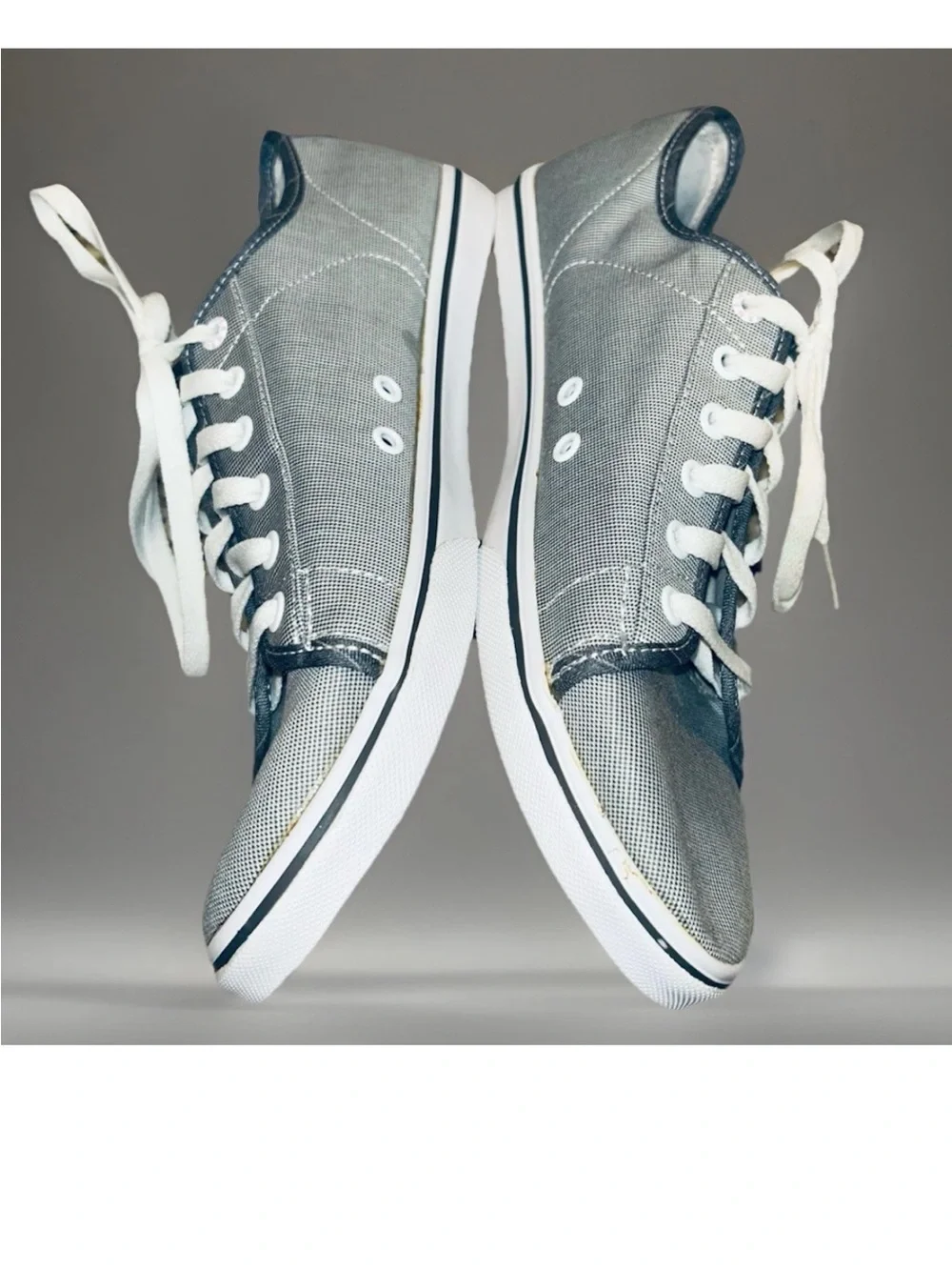 Vans Women's 11 Gray Canvas Lace Up Sneakers Pink Sole Low Top Atwood Skater Sho